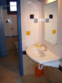 Dolce vita - orange bath-room.