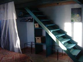 bed and breakfast lipari, camera azzurra, scala-armadio