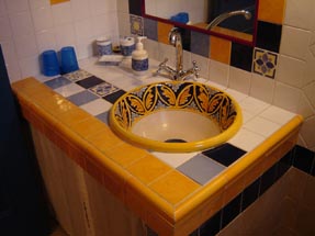 Yellow room bath details